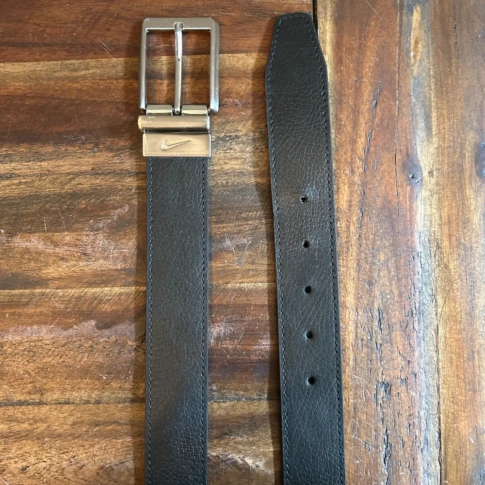 Nike Men's Leather Belt Size 40‎ Black/Brown Reversible Silver Buckle